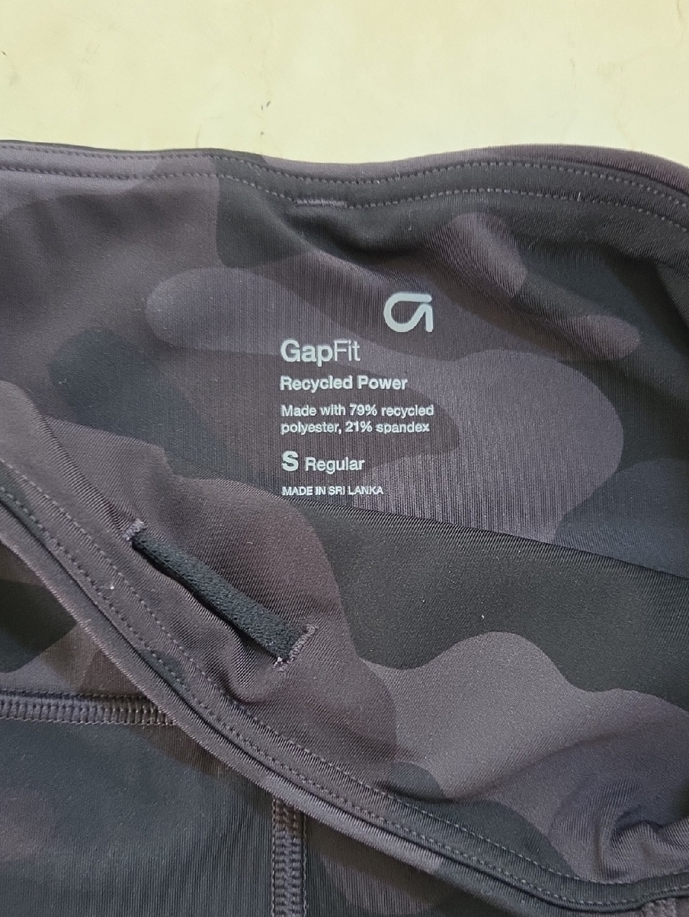 WOMEN'S GAPFIT GAP FIT BLACK CAMO CAMOFLAUGE HIGH WAIST BIKE SHORTS SZ S $40 - Picture 4 of 5